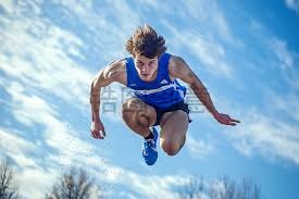 连续两赛季带不同球队欧战做客安菲尔德，阿隆索成历史第三人