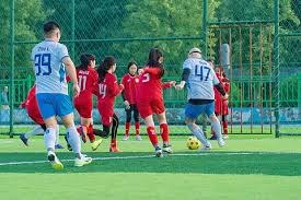 巴萨0-5被同城死敌罕见暴揍：弗里克未现身 首发你估计一个不认识